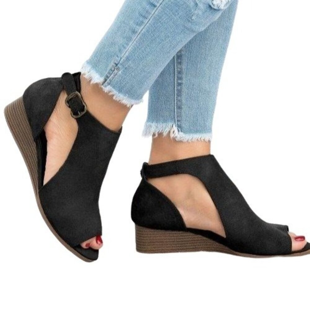 YASIRUN - Black Peep-Toe Wedge Sandal (7.5/8)